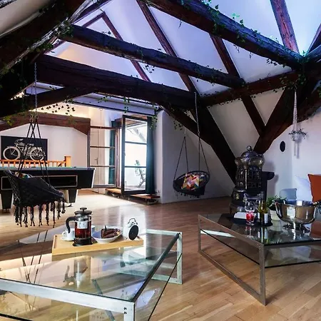 아파트 Fairytale Duplex - Billiard - Whirlpool - Cinema - Old Town *