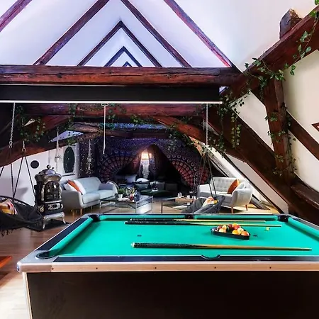 아파트 Fairytale Duplex - Billiard - Whirlpool - Cinema - Old Town *