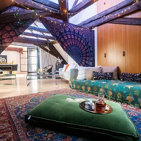 아파트 Fairytale Duplex - Billiard - Whirlpool - Cinema - Old Town